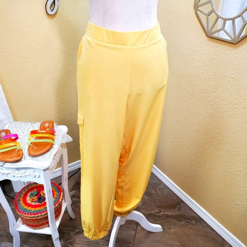 Sunday Pale Yellow Cargo Joggers Sz L